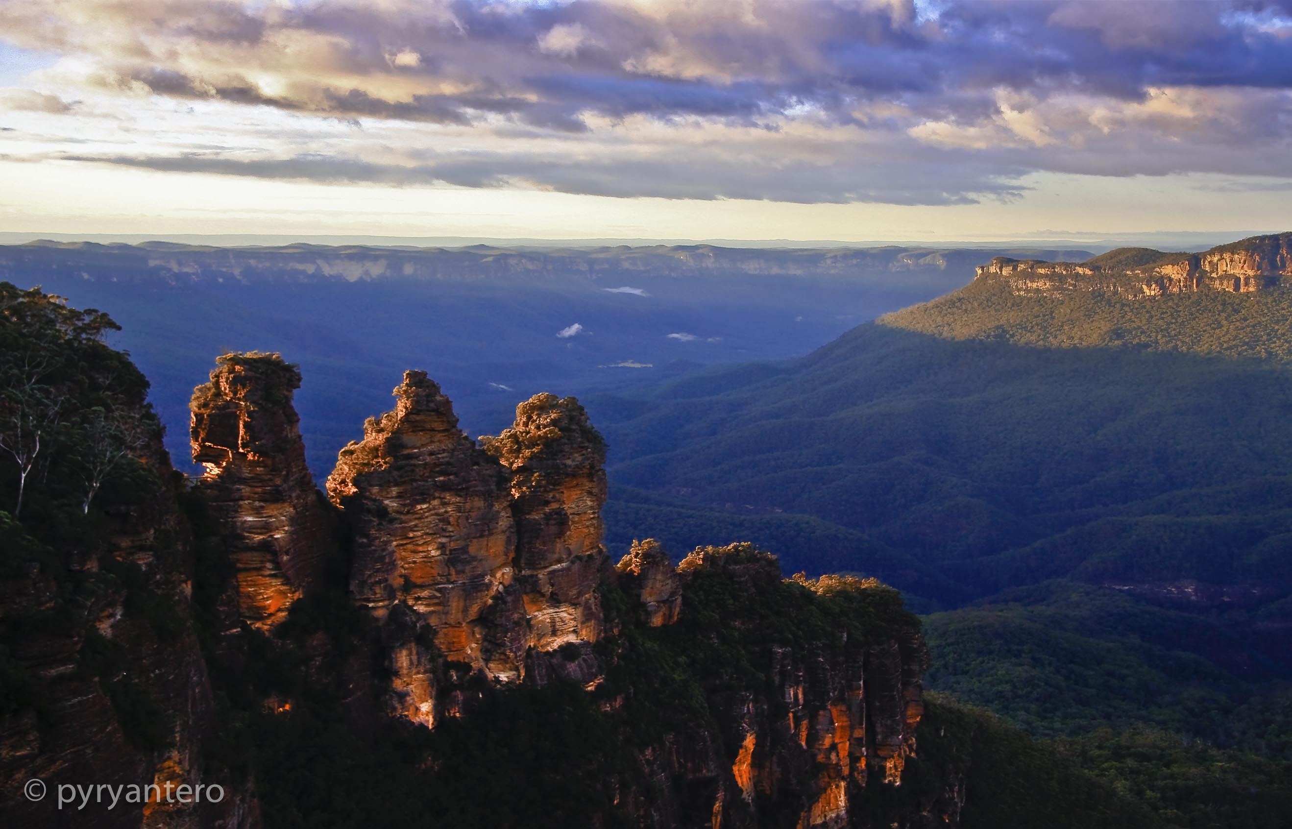 Three Sisters, Blue Mountains, Australia. Pyry Antero Pietiläinen Photography, pyryantero