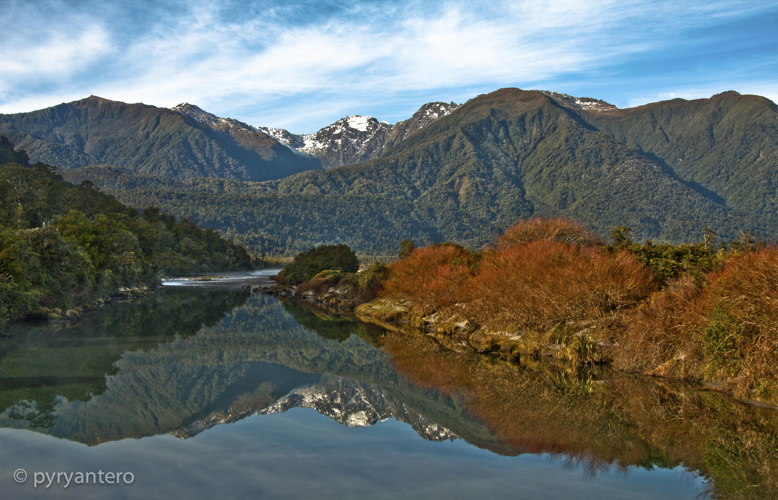 Mirroring Landscape in New Zealand. Pyry Antero Pietiläinen Photography, pyryantero